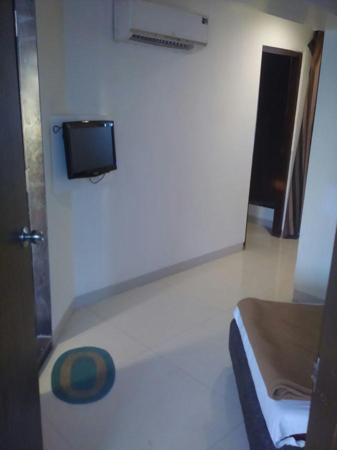 Dolphin Lodging & Boarding Hotel Ulhasnagar Exterior photo